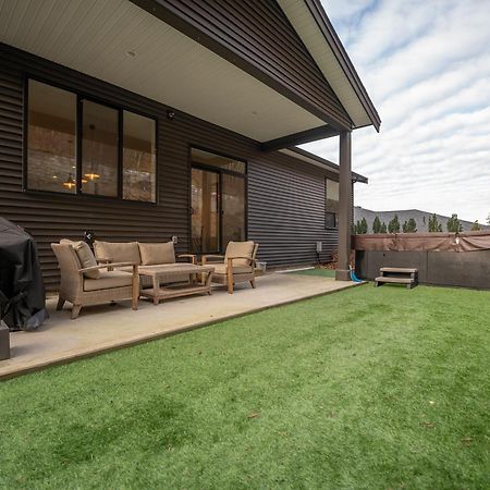 Mountain Retreat With Views, Hot Tub, Games & Ac Villa Chilliwack Exteriör bild