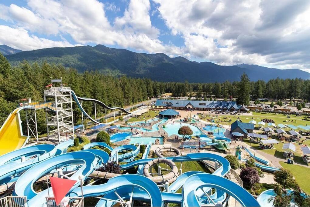 Mountain Retreat With Views, Hot Tub, Games & Ac Villa Chilliwack Exteriör bild