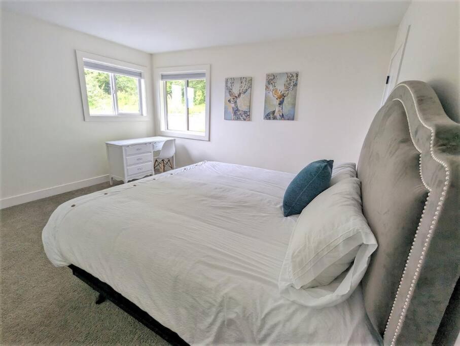 Mountain Retreat With Views, Hot Tub, Games & Ac Villa Chilliwack Exteriör bild