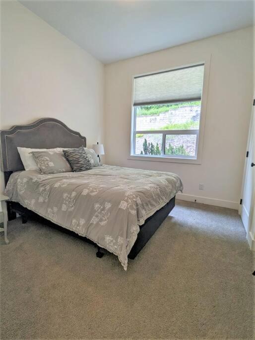 Mountain Retreat With Views, Hot Tub, Games & Ac Villa Chilliwack Exteriör bild