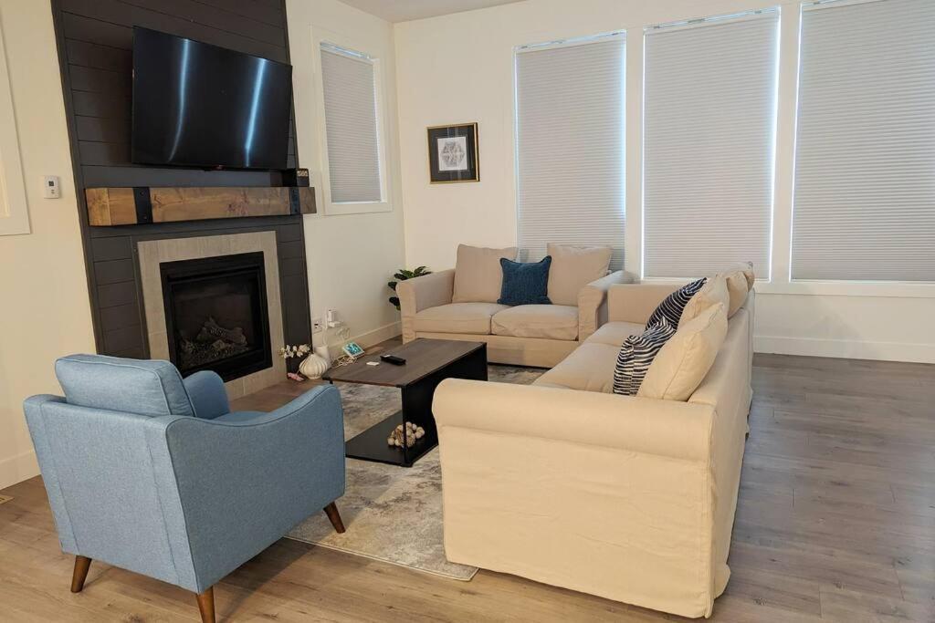 Mountain Retreat With Views, Hot Tub, Games & Ac Villa Chilliwack Exteriör bild