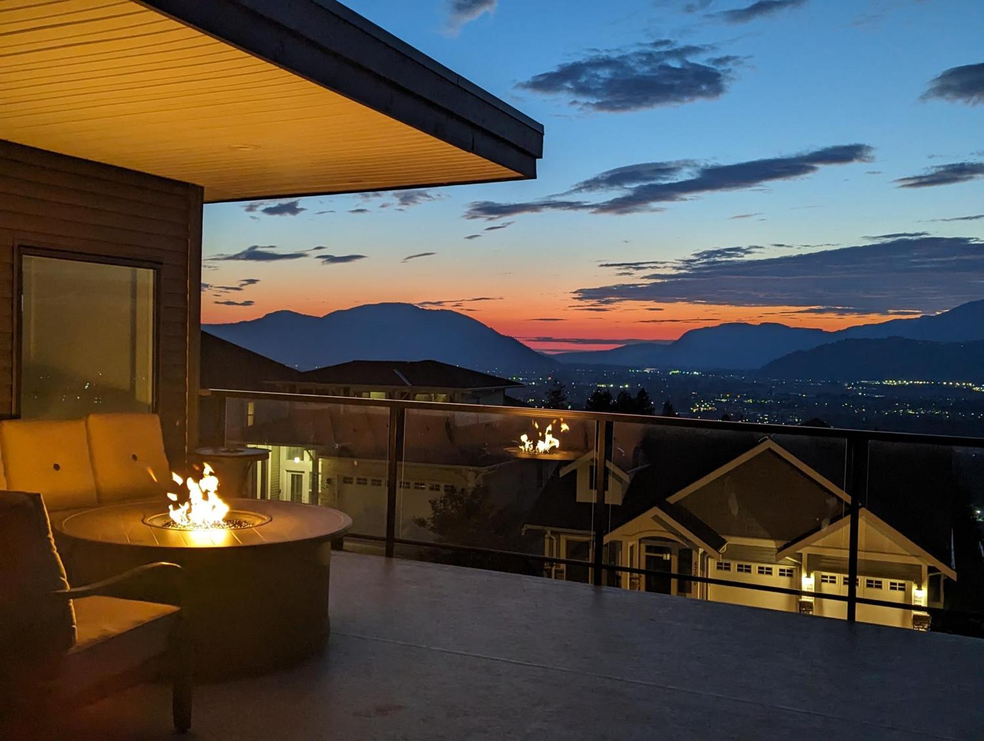 Mountain Retreat With Views, Hot Tub, Games & Ac Villa Chilliwack Exteriör bild